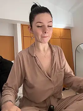 Snapshot of RoxiBlack chatting on 02/21/26, 07:32 RoxiBlack online show from 02/21/26, 07:32