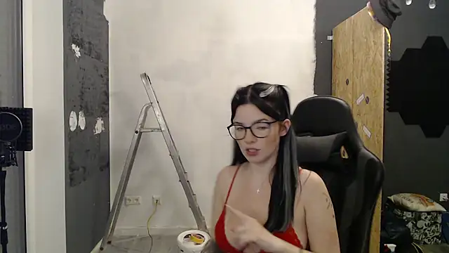 Snapshot of RoxiBlack chatting on 09/30/25, 11:05 RoxiBlack online show from 09/30/25, 11:05