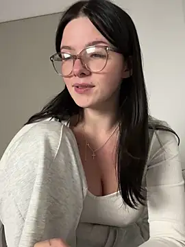 Snapshot of RoxiBlack chatting on 12/17/25, 04:45 RoxiBlack online show from 12/17/25, 04:45