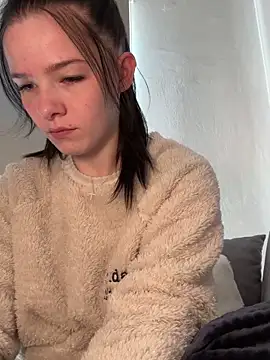 Snapshot of RoxiBlack chatting on 12/15/25, 07:58 RoxiBlack online show from 12/15/25, 07:58