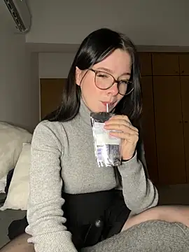 Snapshot of RoxiBlack chatting on 02/05/26, 04:58 RoxiBlack online show from 02/05/26, 04:58