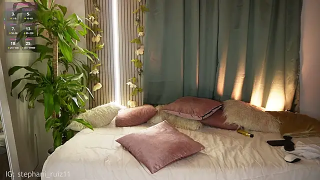 RossemaryRain online show from 04/15/26, 07:58