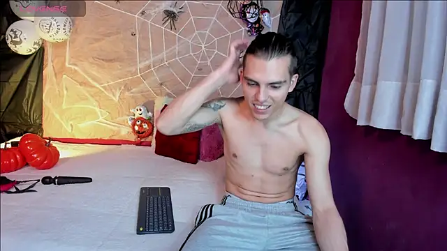  Tattoo Couple online show from 10/31/25, 12:46