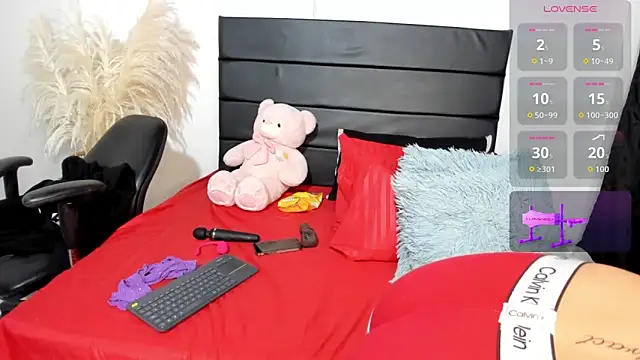 Snapshot of Julieta_Coopeer_ chatting on 09/21/25, 07:02 Julieta Coopeer online show from 09/21/25, 07:02