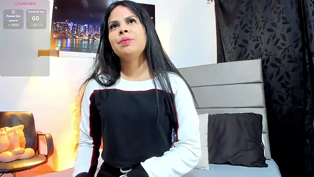 Julieta Coopeer  online show from 06/29/26, 10:00