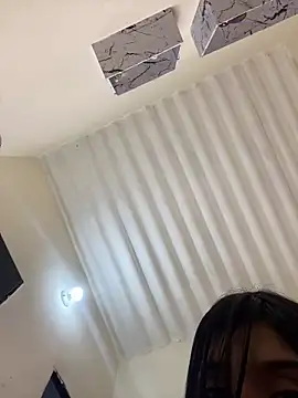 Snapshot of Sweetie_Arianna chatting on 02/21/25, 06:29 Sweetie Arianna online show from 02/21/25, 06:29