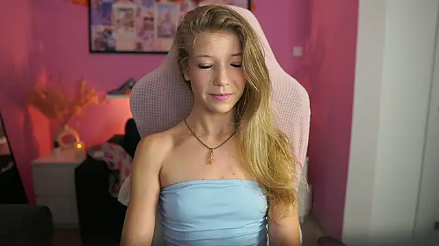 Snapshot of missicute chatting on 11/01/25, 02:44 missicute online show from 11/01/25, 02:44