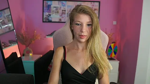 Snapshot of missicute chatting on 09/30/25, 06:47 missicute online show from 09/30/25, 06:47