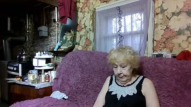 Snapshot of _Estelitta_5 chatting on 12/18/25, 08:19 Estelitta 5 online show from 12/18/25, 08:19