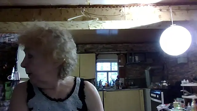 Snapshot of _Estelitta_5 chatting on 12/17/25, 11:26 Estelitta 5 online show from 12/17/25, 11:26