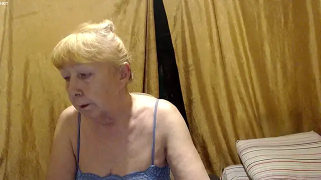 Snapshot of _Estelitta_5 chatting on 10/31/25, 04:36 Estelitta 5 online show from 10/31/25, 04:36