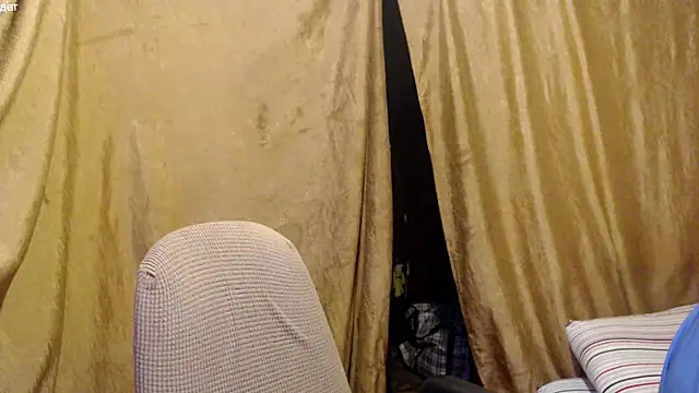 Snapshot of _Estelitta_5 chatting on 11/10/25, 11:37 Estelitta 5 online show from 11/10/25, 11:37