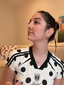 Snapshot of _Juliette chatting on 01/14/26, 04:10 Juliette online show from 01/14/26, 04:10