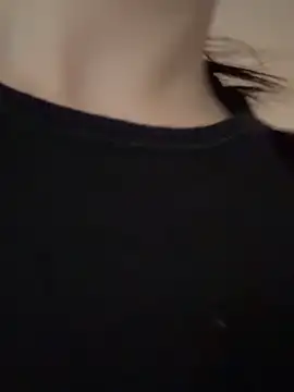 Snapshot of _Juliette chatting on 02/05/26, 01:07 Juliette online show from 02/05/26, 01:07