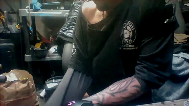 Aaronbp online show from 10/31/25, 07:49