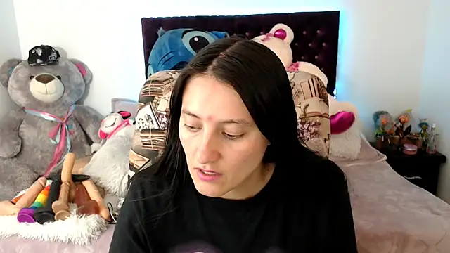 Lorenahot 06 online show from 12/05/25, 06:39