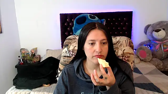 Lorenahot 06 online show from 03/18/26, 05:58