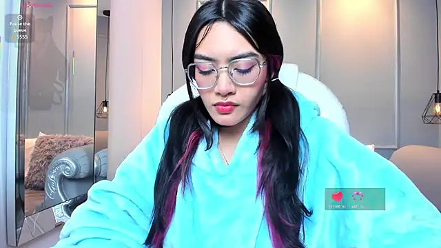 AzuraKindong online show from 01/09/26, 07:21