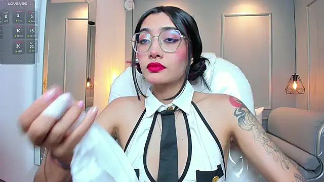 AzuraKindong online show from 12/04/25, 07:35