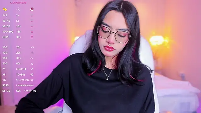 AzuraKindong online show from 04/02/26, 12:01