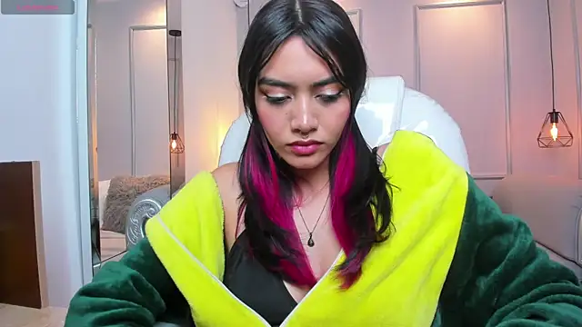AzuraKindong online show from 03/11/25, 10:20