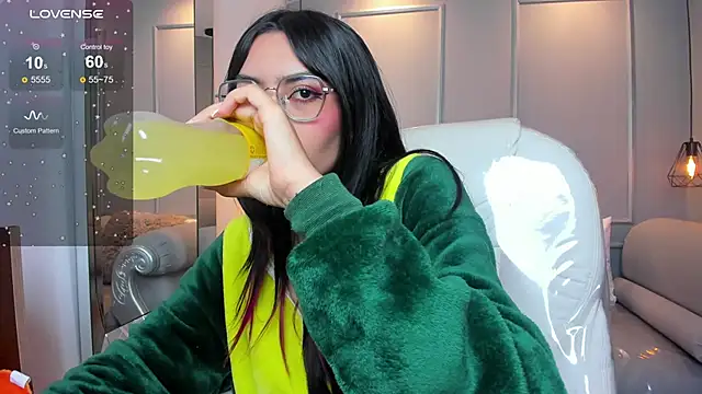 AzuraKindong online show from 11/14/25, 07:39