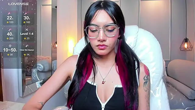 AzuraKindong online show from 11/19/25, 07:25