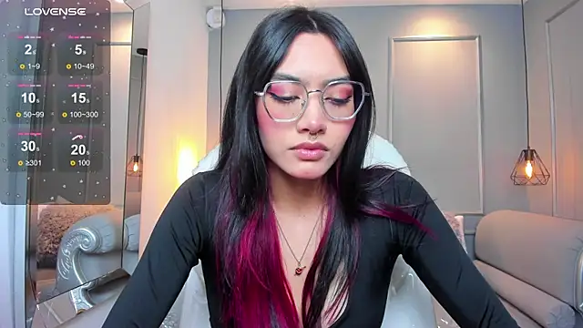 AzuraKindong online show from 11/18/25, 07:17