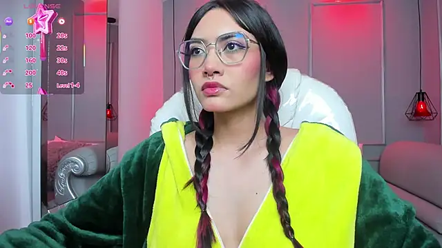 AzuraKindong online show from 12/15/25, 07:20