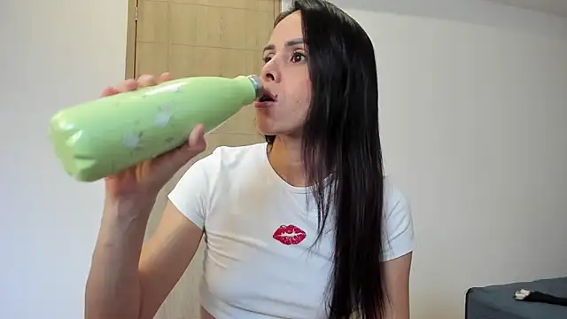 Vera Fernandez online show from 10/29/25, 10:20