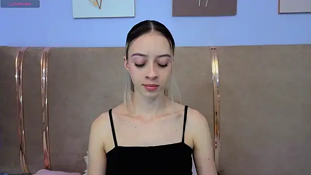 Snapshot of sophiia_grey_1 chatting on 09/22/25, 08:59 sophiia grey 1 online show from 09/22/25, 08:59
