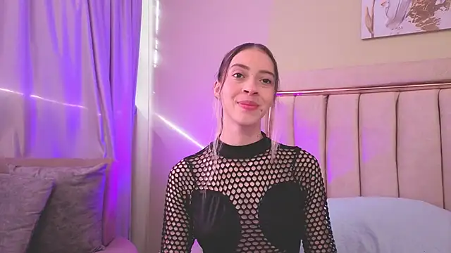 Snapshot of sophiia_grey_1 chatting on 05/22/26, 09:13 sophiia grey 1 online show from 05/22/26, 09:13