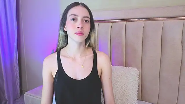 Snapshot of sophiia_grey_1 chatting on 05/18/26, 11:09 sophiia grey 1 online show from 05/18/26, 11:09
