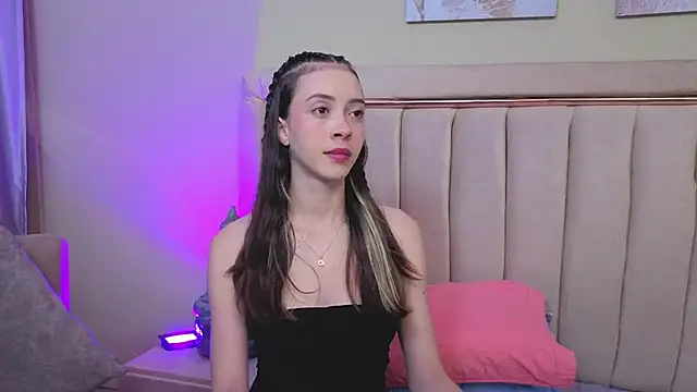 Snapshot of sophiia_grey_1 chatting on 05/28/26, 09:43 sophiia grey 1 online show from 05/28/26, 09:43