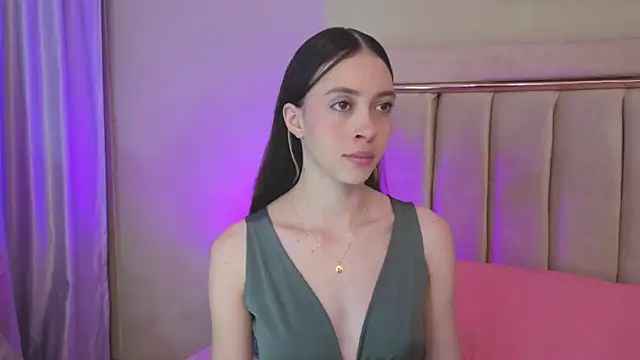 Snapshot of sophiia_grey_1 chatting on 05/21/26, 09:45 sophiia grey 1 online show from 05/21/26, 09:45