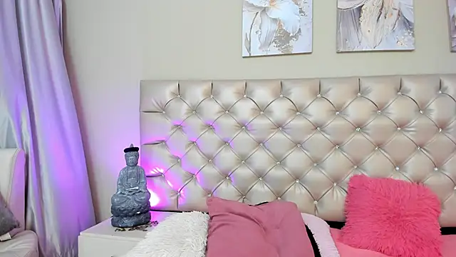 Snapshot of sophiia_grey_1 chatting on 03/04/25, 11:32 sophiia grey 1 online show from 03/04/25, 11:32