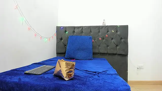 bonnyy26 online show from 12/23/25, 09:19