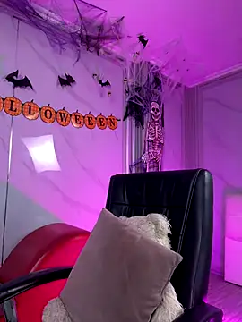 AnyaFloyd69 online show from 10/31/25, 11:44