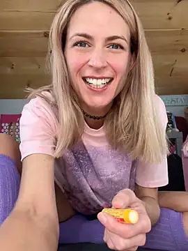 DanaeJustine online show from 11/14/25, 04:32