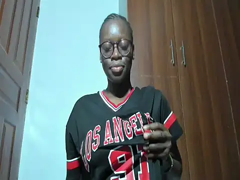 Snapshot of afro_pop chatting on 03/05/25, 12:05 afro pop online show from 03/05/25, 12:05