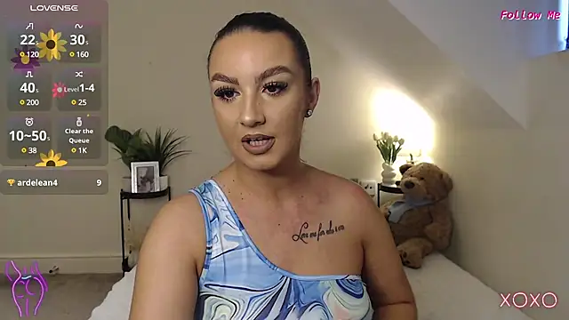 SecretSienna online show from 03/09/25, 07:45