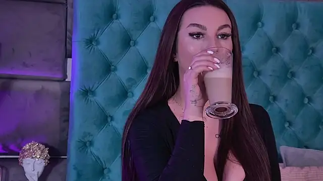 Snapshot of SecretSienna chatting on 01/16/26, 04:16 SecretSienna online show from 01/16/26, 04:16