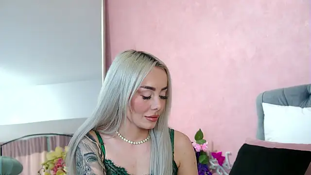 FrancescaMcGray online show from 11/12/25, 08:51