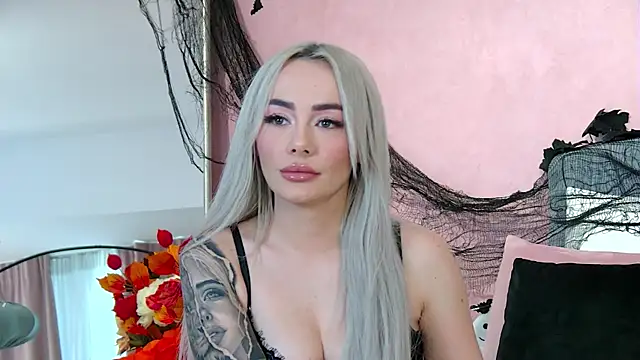 FrancescaMcGray online show from 10/30/25, 08:23