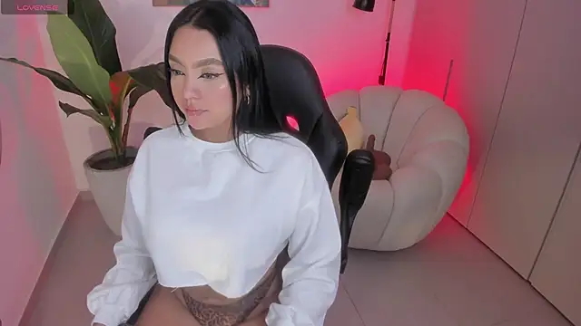 sarawinstone online show from 10/31/25, 11:33