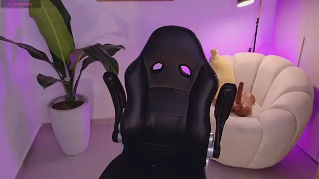 sarawinstone online show from 11/12/25, 11:30