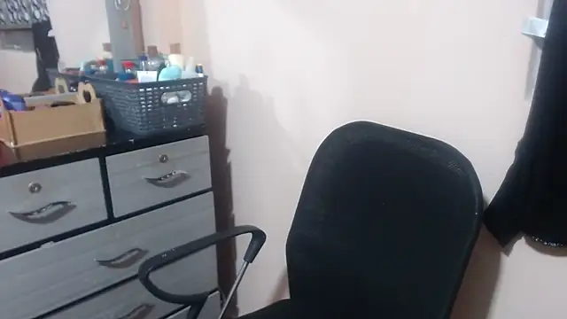 Snapshot of Ainhoa-hot chatting on 11/23/25, 06:56 Ainhoa-hot online show from 11/23/25, 06:56