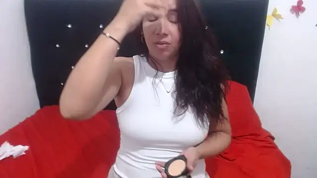 Snapshot of Ainhoa-hot chatting on 09/21/25, 02:28 Ainhoa-hot online show from 09/21/25, 02:28