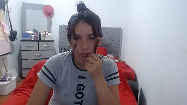 Snapshot of Ainhoa-hot chatting on 02/27/25, 08:56 Ainhoa-hot online show from 02/27/25, 08:56