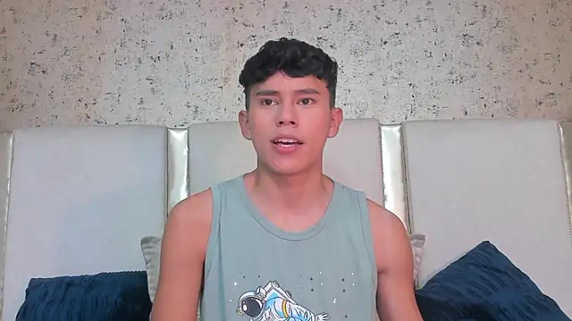 Snapshot of Angel_esteban_fx chatting on 03/18/25, 03:45 Angel esteban fx online show from 03/18/25, 03:45